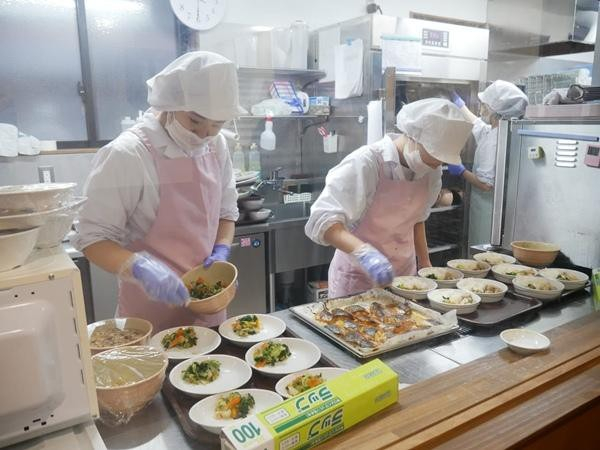 Nhật Bản: Kinh hoàng vụ nhân viên trường học trộn chất thải vào thức ăn trưa của học sinh