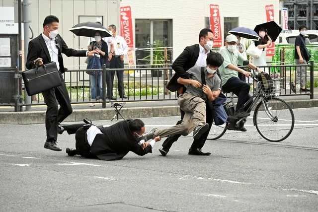 Bắt giữ nghi phạm bắn cựu Thủ tướng Abe