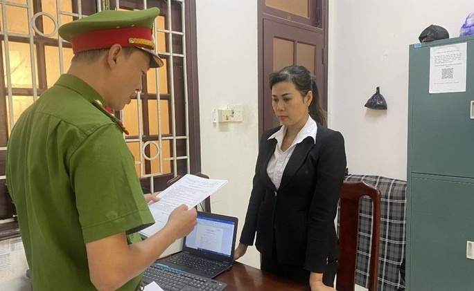 Người phụ nữ ở Quảng Nam lên Facebook đặt sổ đỏ giả đi lừa tiền