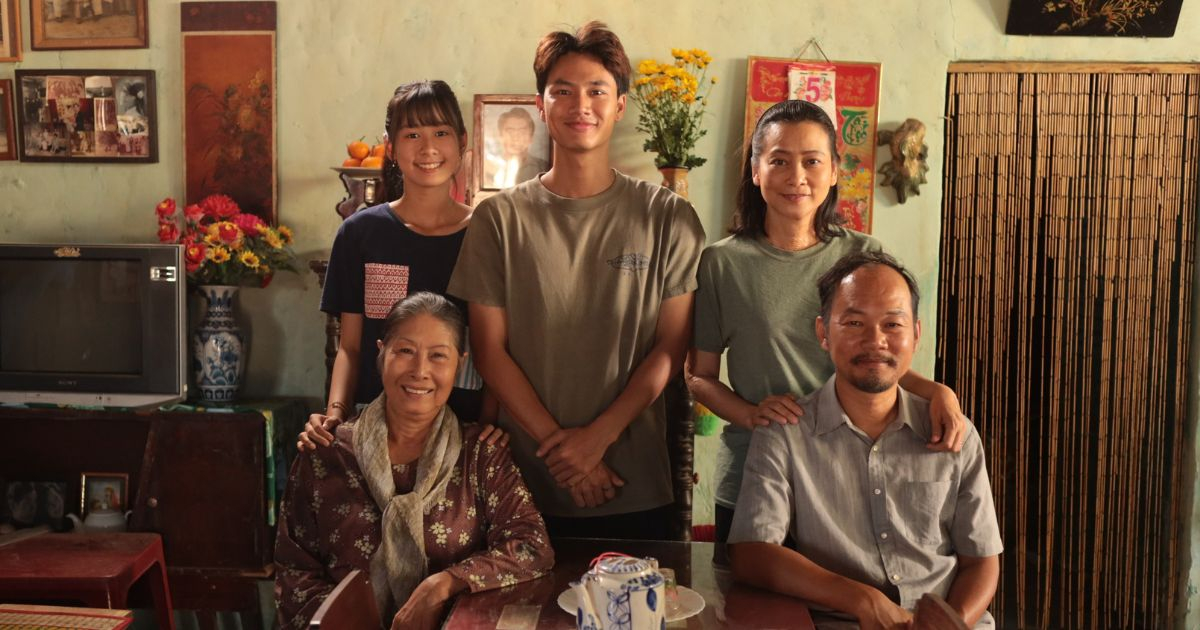 "Lật mặt 8" của Lý Hải vẽ bức tranh gia đình Việt, chạm đến trái tim khán giả bằng câu chuyện chân thật