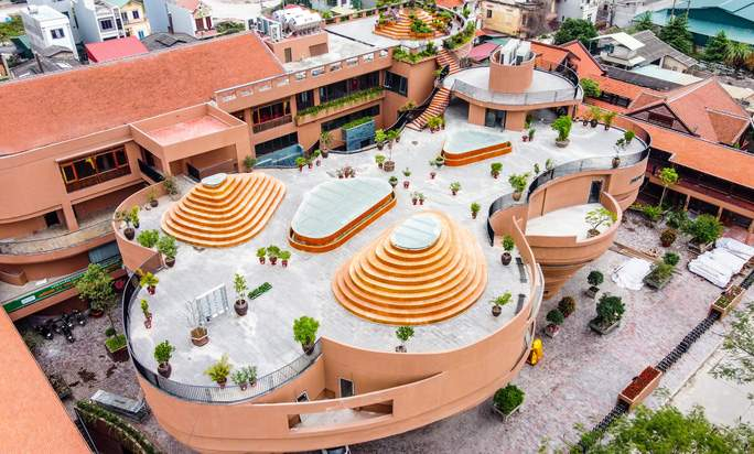 Điểm check in mới tinh ở làng gốm Bát Tràng: Nhà bàn xoay 'xịn xò' với kiến trúc độc đáo, lên hình là đẹp