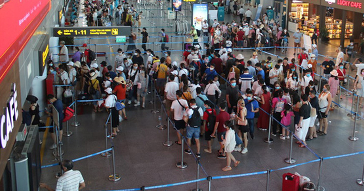 Hà Nội tạm ngừng trà đá vỉa hè, Đà Nẵng xin không tiếp nhận các chuyến bay đưa công dân Việt về nước