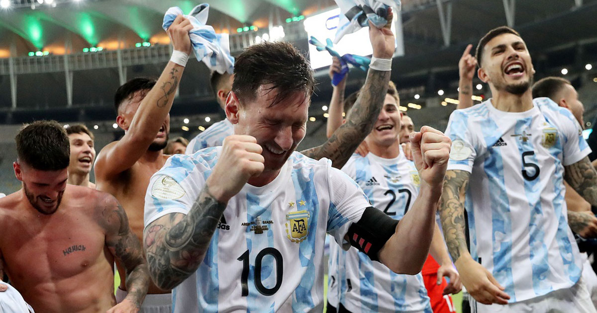 Người hâm mộ khắp thế giới bật khóc khi Messi nâng cúp vô địch Copa America