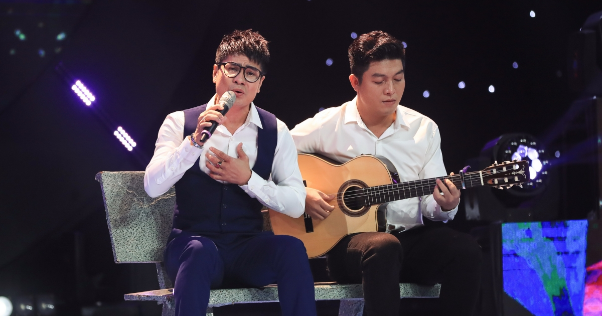 “Vua nhạc sàn” Lương Gia Huy khiến tất cả ngỡ ngàng khi hát acoustic với guitar
