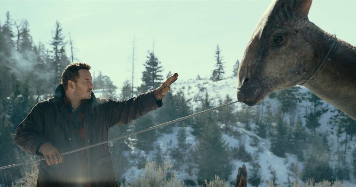 Chris Pratt gặp nguy hiểm trong hành trình giải cứu khủng long