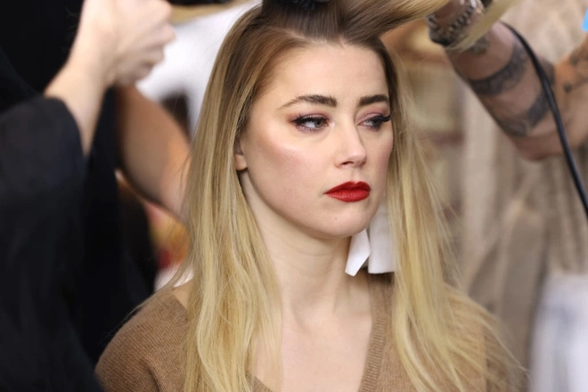 Amber Heard được cầu hôn sau khi thua kiện