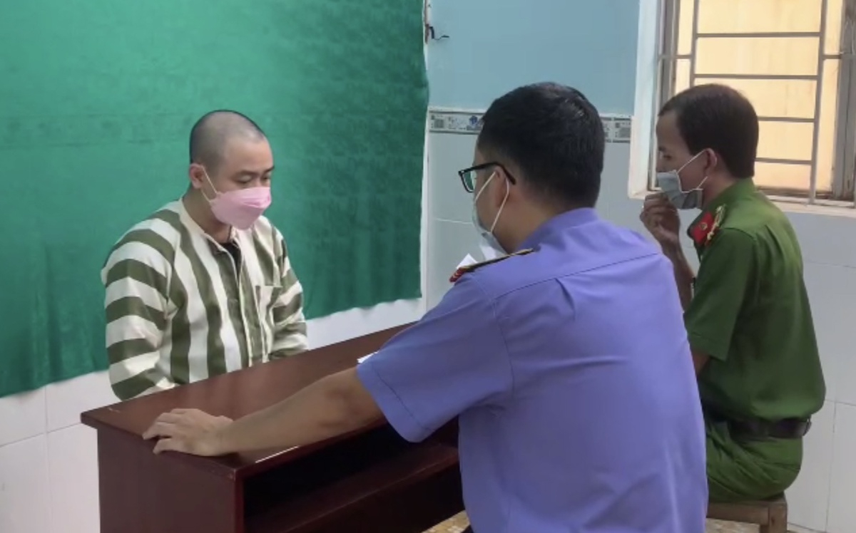Diễn viên Hữu Tín bị khởi tố 2 tội danh