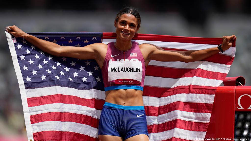 McLaughlin phá ba kỷ lục thế giới trong một năm