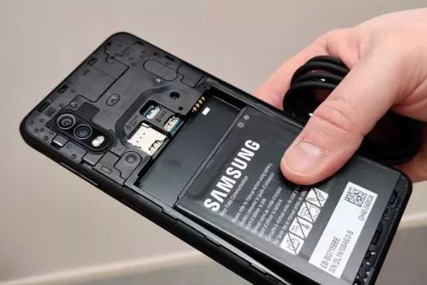 Samsung sẽ 'hồi sinh' smartphone có thể tháo rời pin?