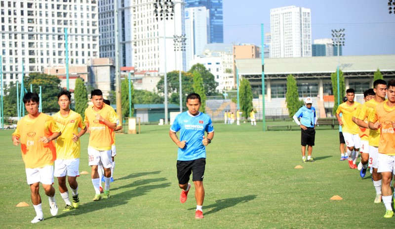 U19 Việt Nam báo tin vui từ Indonesia, HLV Đinh Thế Nam loại 4 cầu thủ