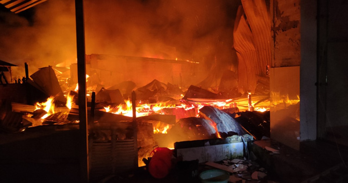 Phú Quốc: Cháy lớn trong đêm, 11 căn nhà bị thiêu rụi hoàn toàn