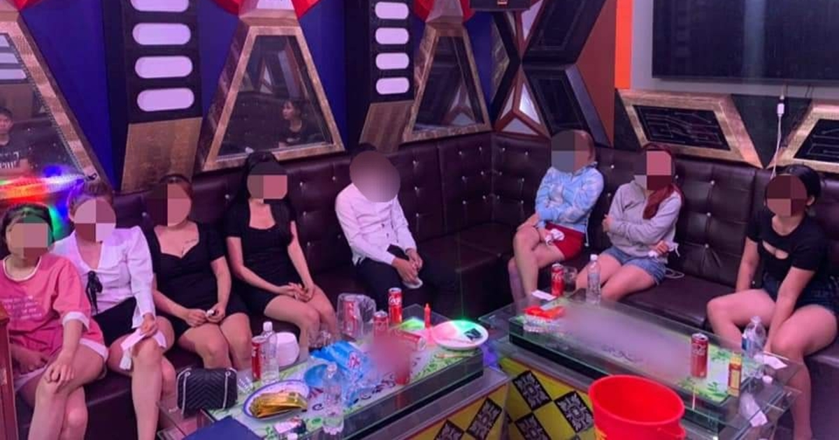 Bắt giữ quản lý quán karaoke và đối tượng tổ chức cho 11 nam nữ "bay lắc"