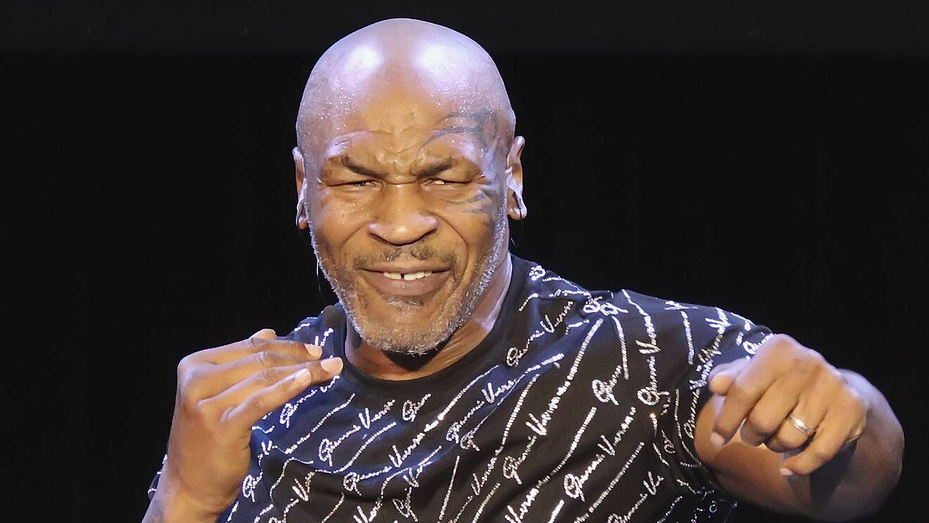 Mike Tyson "tái xuất" đối đầu cựu vô địch WWE Bobby Lashley?