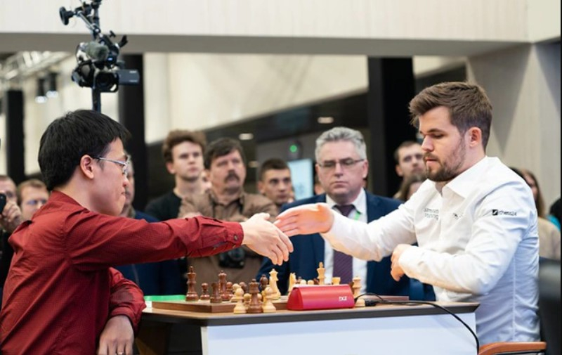 Kỳ thủ số 1 Việt Nam bị vua cờ Carlsen chơi "vố đau"