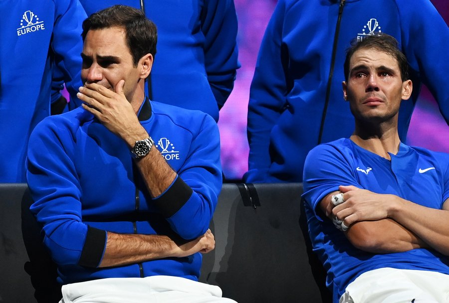 Roger Federer thua và "khóc như mưa" ở trận đấu cuối sự nghiệp