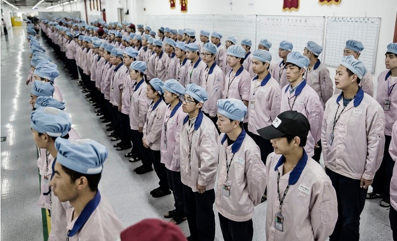 Bí ẩn bên trong nhà máy của Apple ở Trung Quốc: Được bảo mật hàng đầu, vướng nghi vấn "bóc lột" nhân viên trong thời gian dài