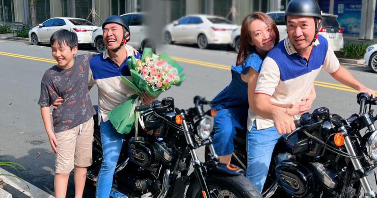 Sau 6 năm kiên trì xin vợ mua xe, Tiến Luật "cười như được mùa" khi được bà xã Thu Trang "chốt đơn"