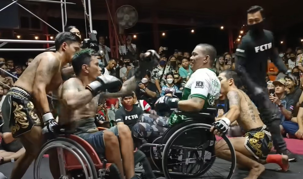 VIDEO: Thái Lan tổ chức giải boxing điên rồ nhất thế giới trên xe lăn