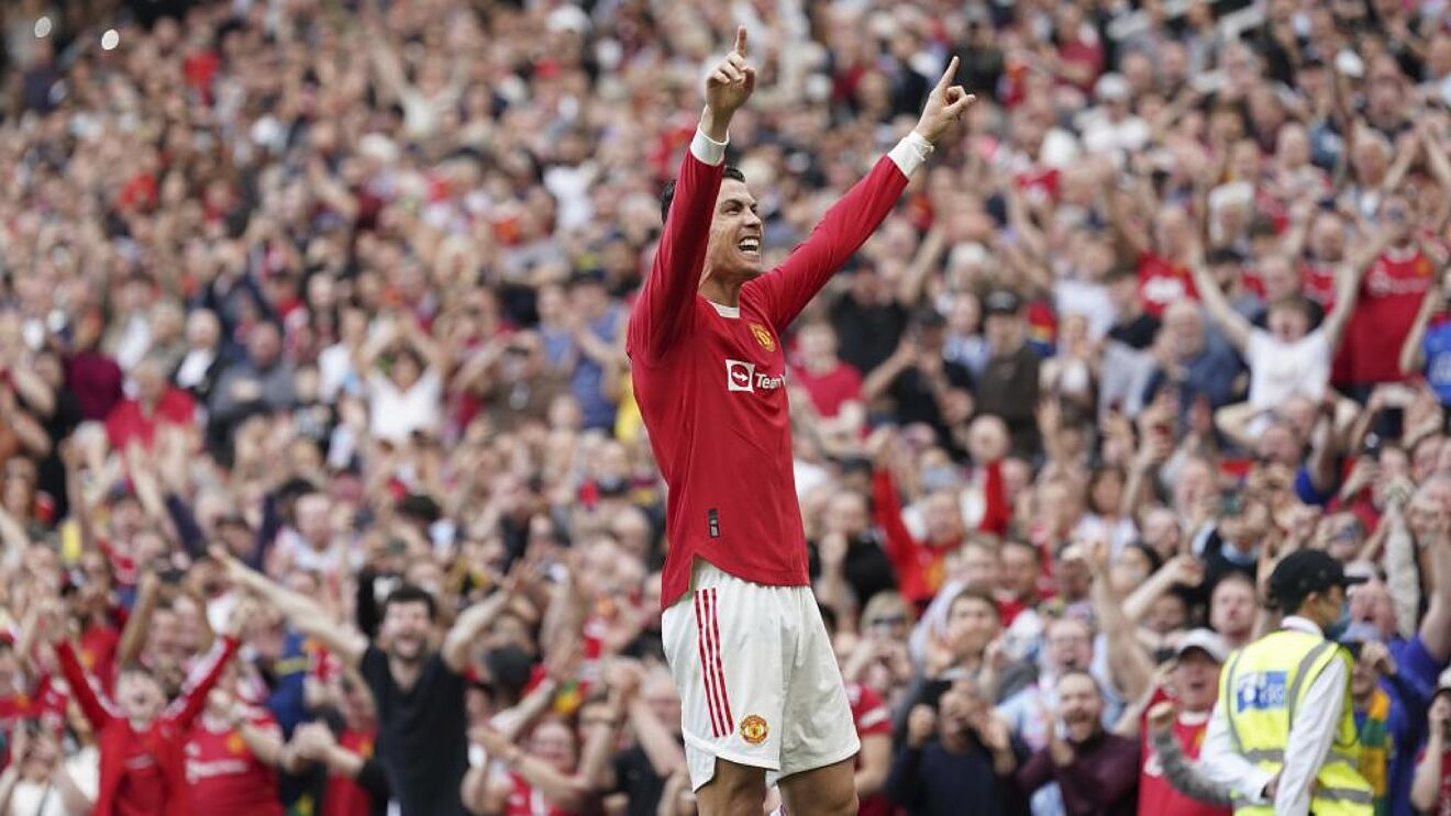 VIDEO: Ronaldo trở lại mái nhà Old Trafford, hàng vạn CĐV MU hò reo tên anh