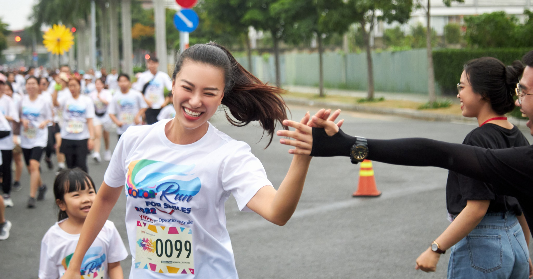 Á hậu Kim Duyên mướt mồ hôi vì tham gia giải chạy thiện nguyện