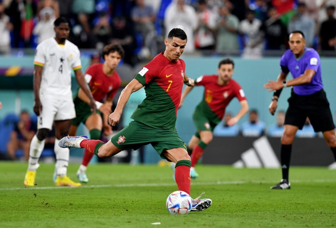 Ronaldo "tự làm tự ăn", Bồ Đào Nha thắng nghẹt thở Ghana