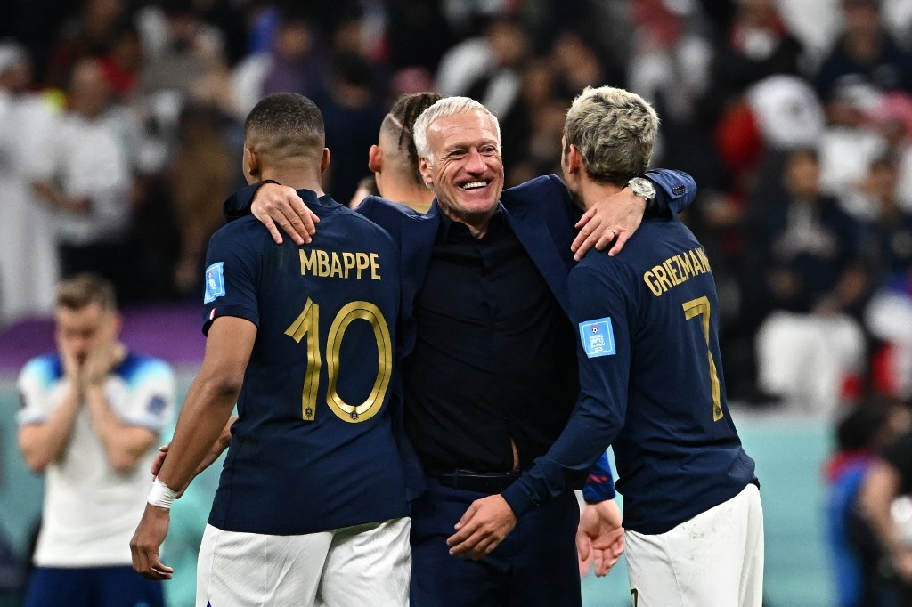 HLV Deschamps thừa nhận Pháp có một chút may mắn trong chiến thắng tuyển Anh