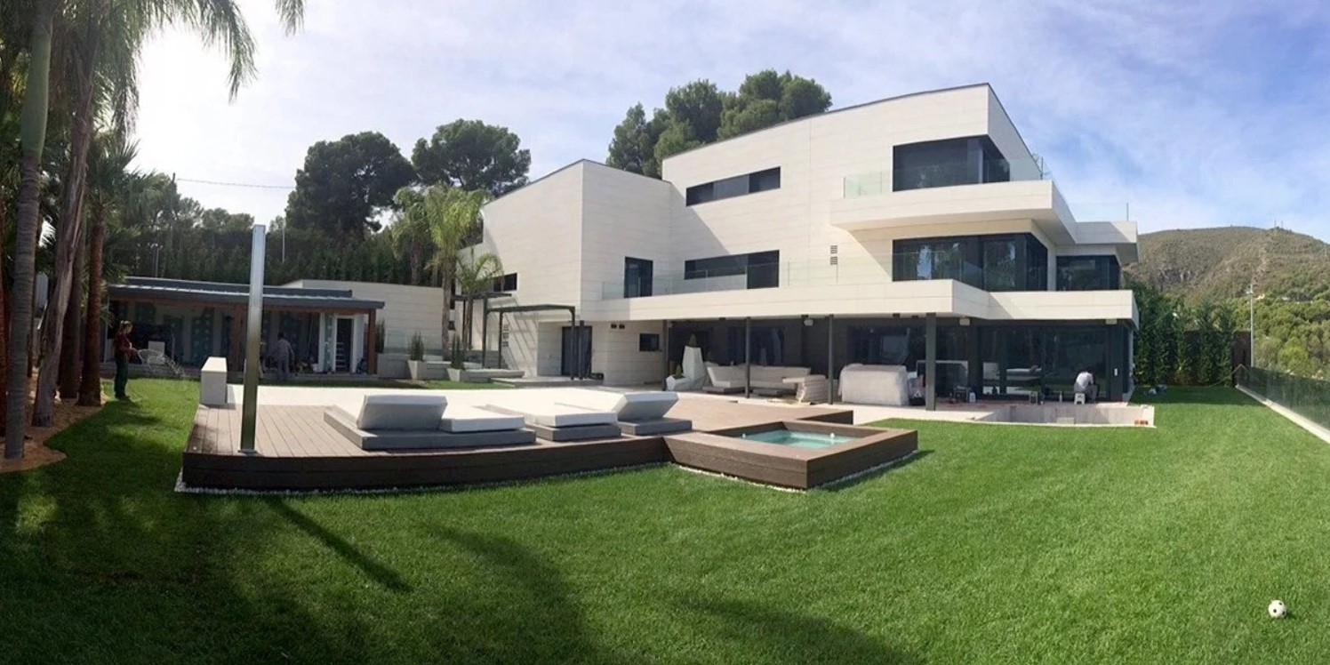 Explore the super mansion of the greatest player in world football history of Lionel Messi