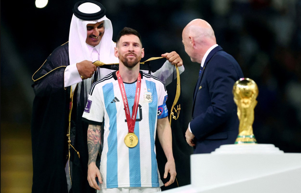 Áo choàng Messi vô địch World Cup được hỏi mua 1 triệu đô la