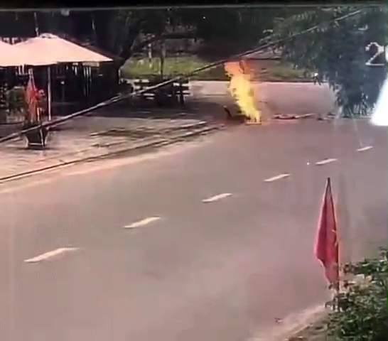 Video đánh ghen, đốt người tình giữa phố ở Quảng Nam khiến cộng đồng mạng hốt hoảng