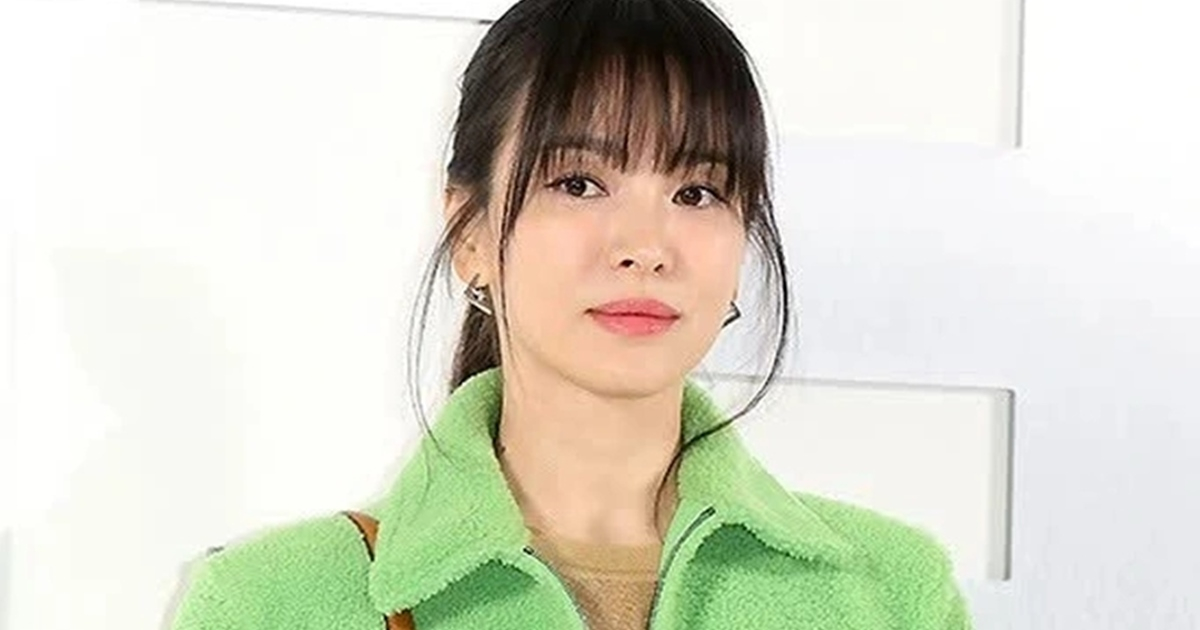 Song Hye Kyo xuất hiện xinh đẹp giữa thời điểm chồng cũ tái hôn