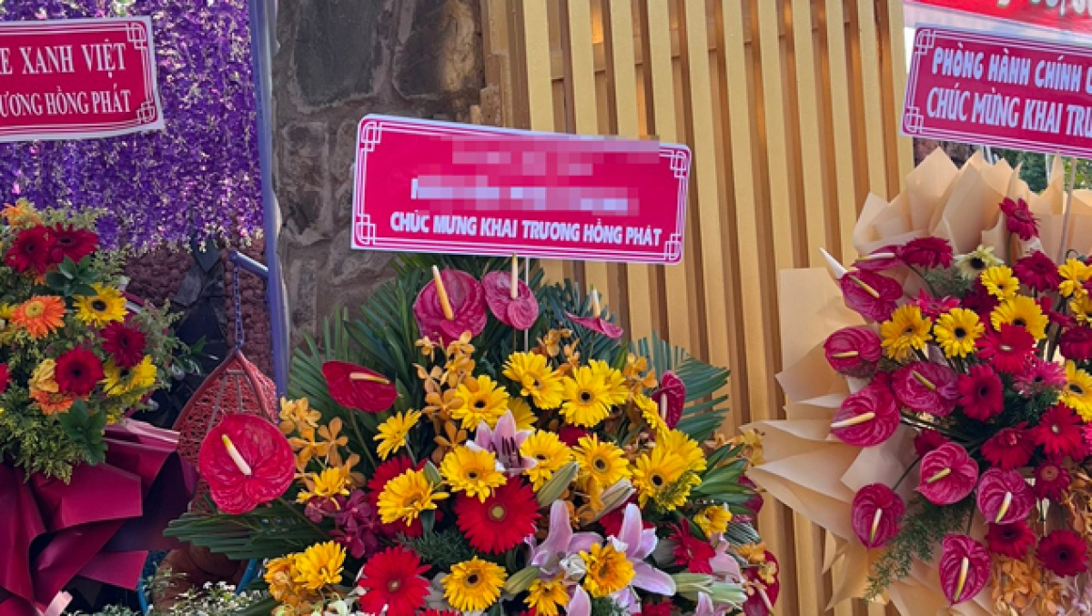 Xử phạt chủ quán cà phê tự đặt lẵng hoa ghi tên lãnh đạo Đảng mừng khai trương Xử phạt chủ quán cà phê tự đặt lẵng hoa ghi tên lãnh đạo Đảng mừng khai trương