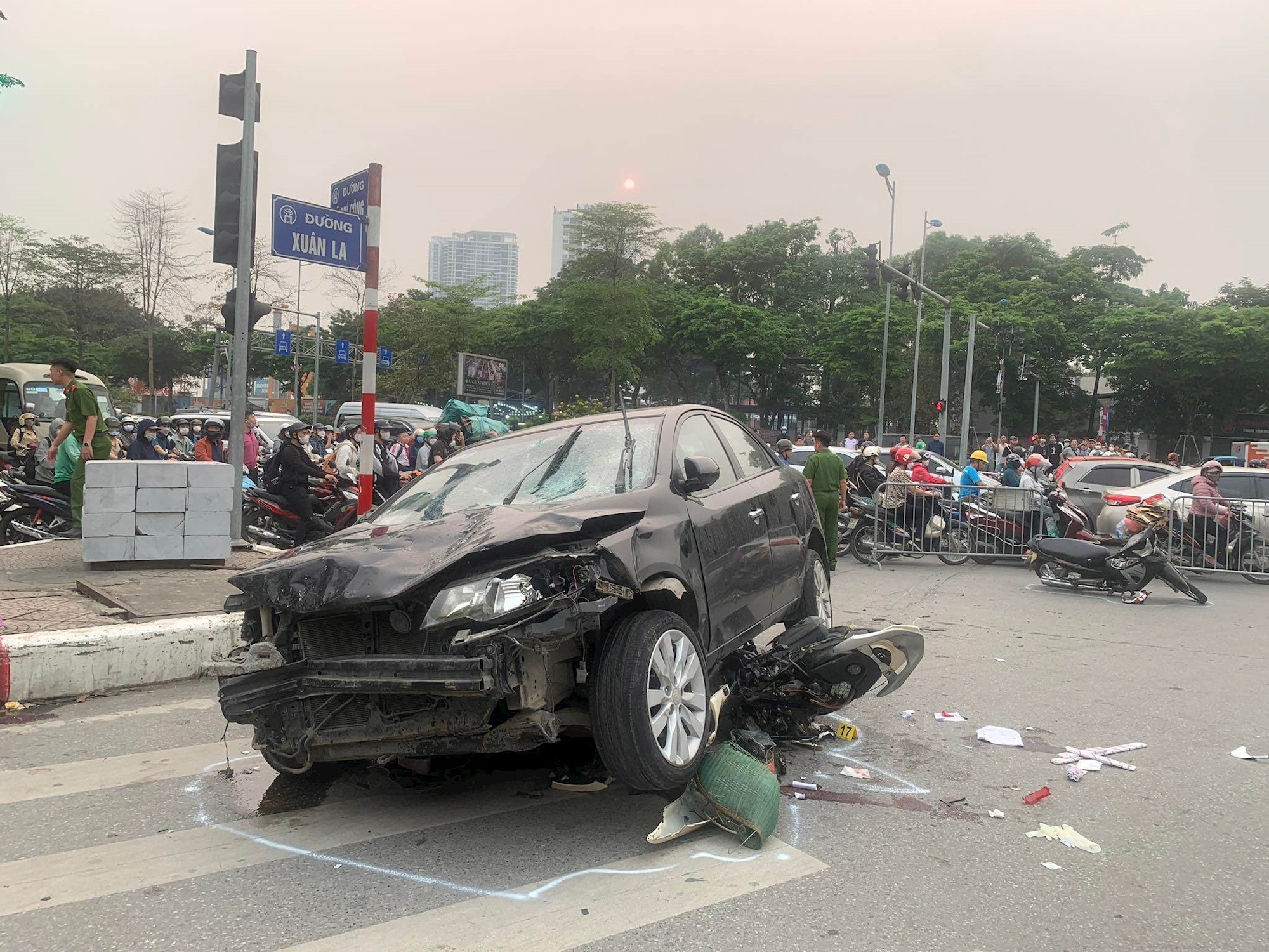 Không ai tử vong trong vụ ô tô đâm 17 phương tiện trên đường Võ Chí Công