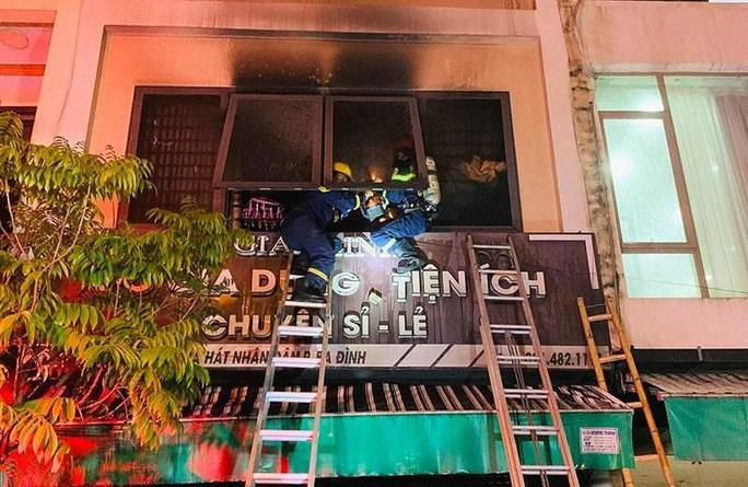 Cháy nhà lúc rạng sáng, hai cháu nhỏ 4 và 8 tuổi tử vong Cháy nhà lúc rạng sáng, hai cháu nhỏ 4 và 8 tuổi tử vong