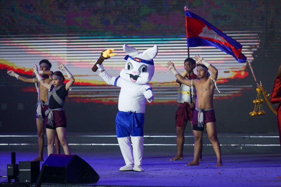 VIDEO: Campuchia trình làng ca khúc chính thức của SEA Games 32