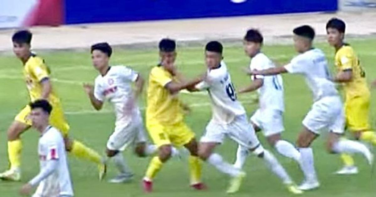 Giải U19 quốc gia liên tục xảy ra hành vi thô bạo, dùng 'kungfu bóng đá'