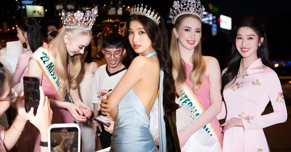 Á hậu Phương Nhi diện áo dài nền nã chào đón Hoa hậu Quốc tế 2022 - Jasmin Selberg đến Việt Nam