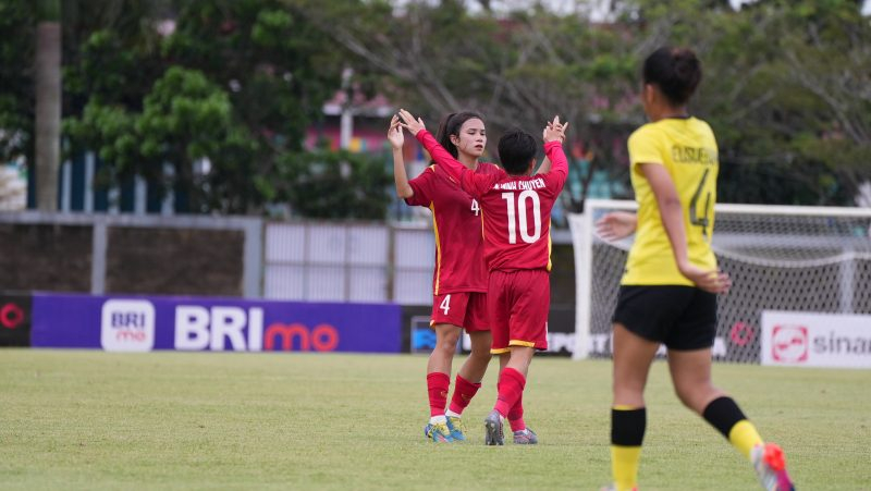 Việt Nam hủy diệt Malaysia 6-0, tiến thẳng vào bán kết giải Đông Nam Á