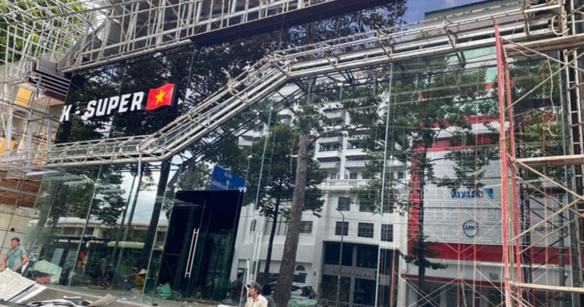 Khai trương được hơn 1 tháng, showroom của "trùm siêu xe" Phan Công Khanh bị dỡ bỏ