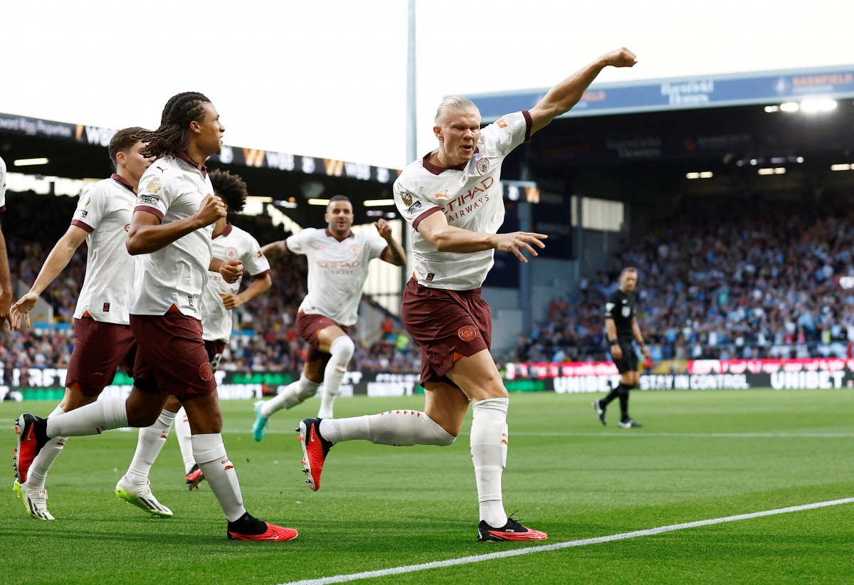 Haaland lập cú đúp, Man City đại thắng Burnley ở trận khai mạc Ngoại hạng Anh