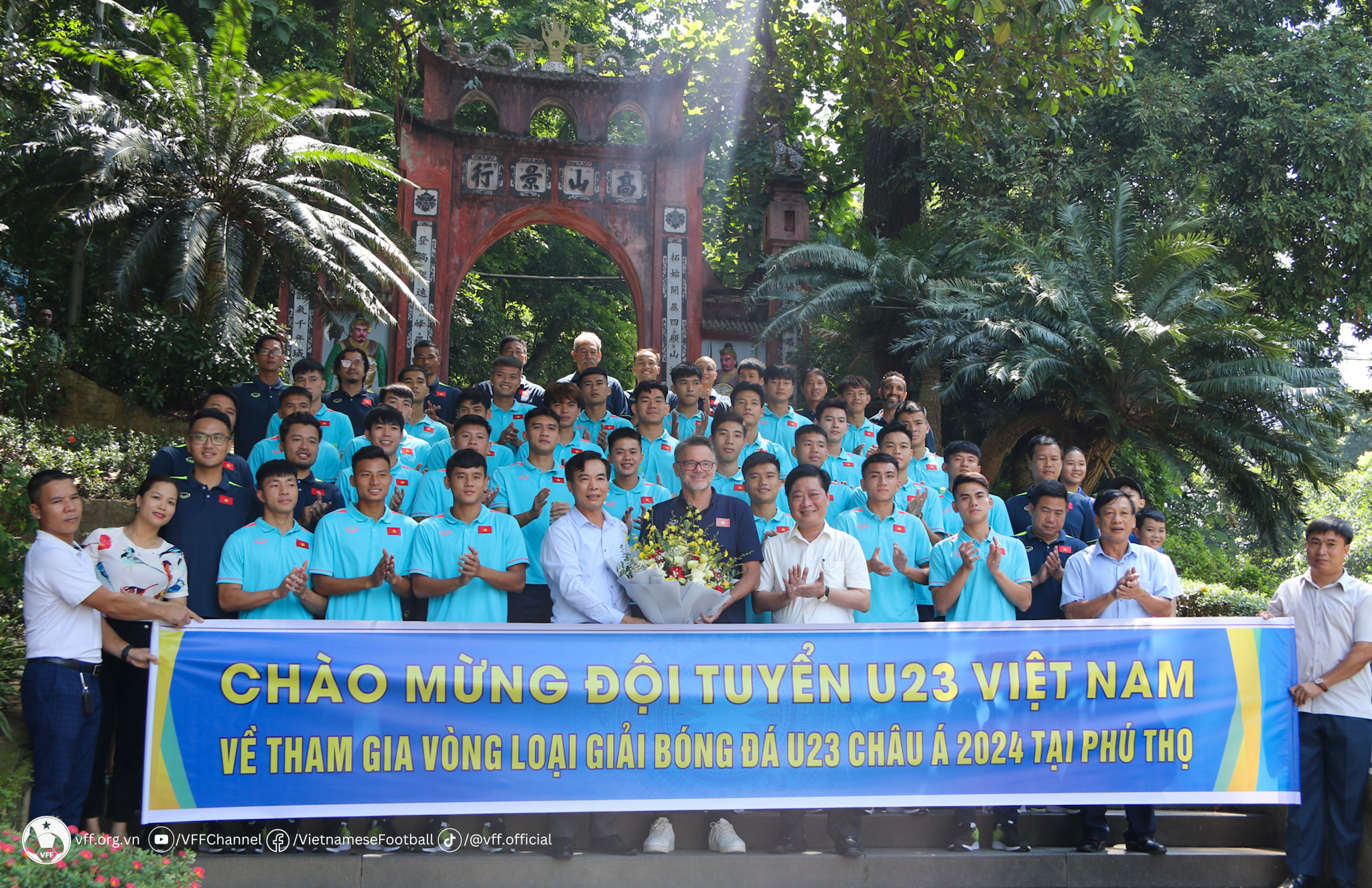 U23 Việt Nam dâng hương tưởng niệm các Vua Hùng