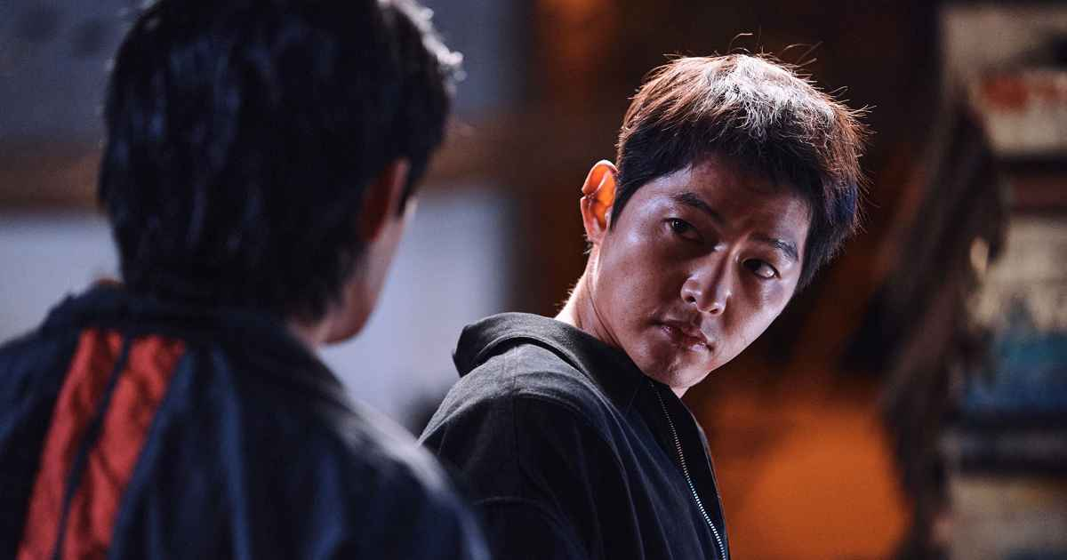 Song Joong Ki lột xác cực ngầu trong phim điện ảnh "Đường cùng"