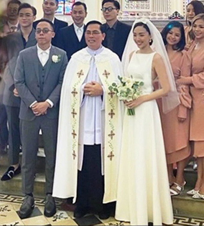 Tóc Tiên lần đầu khoe ảnh mặc váy cô dâu đúng dịp kỉ niệm 1 năm ngày cưới