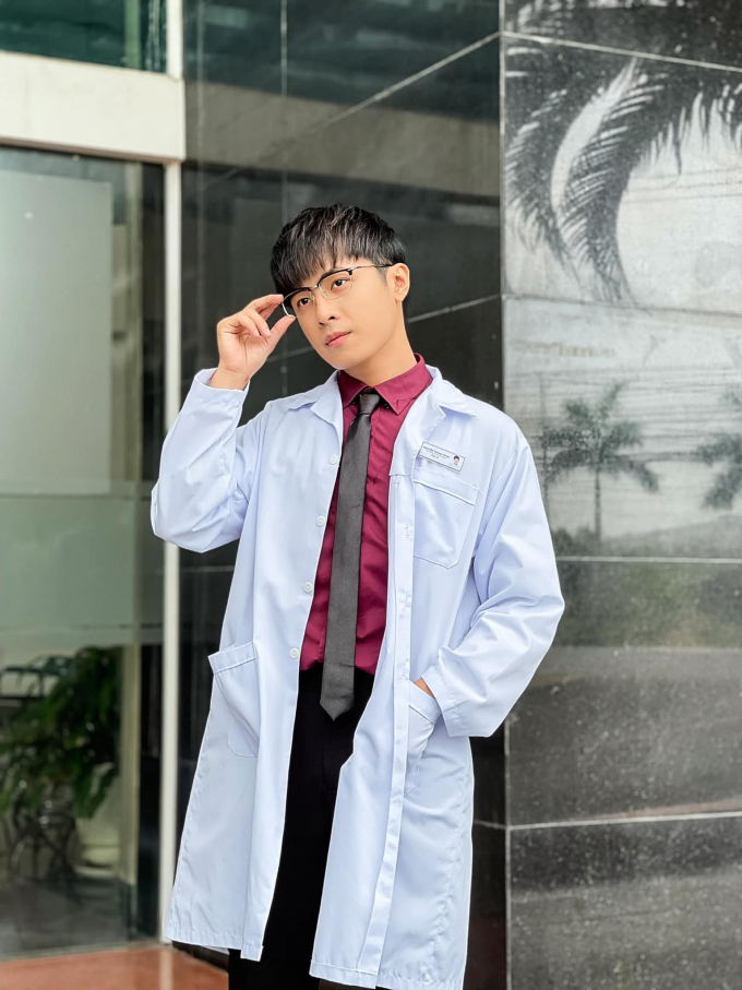 Hoàng tử sitcom Gin Tuấn Kiệt: Từ cậu học sinh lì lợm tới soái ca bác sĩ trong Kiếm chồng cho mẹ chồng