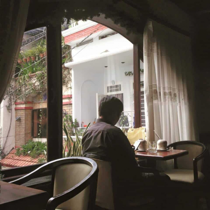 3 quán cafe gần trăm tuổi giữa lòng thành phố: Quay về ông bà anh thời chưa có ti vi