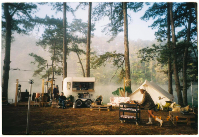 Tất tần tật về cắm trại sang chảnh - trào lưu “ngủ lều” đang hot nhất Đà Lạt, loạt sao Vbiz cũng phải mê tít