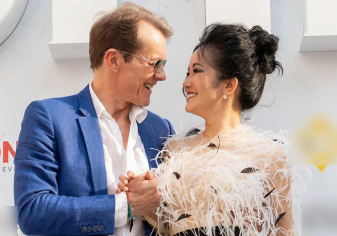 Diva Hồng Nhung hạnh phúc bên bạn trai ngoại quốc sau đổ vỡ hôn nhân