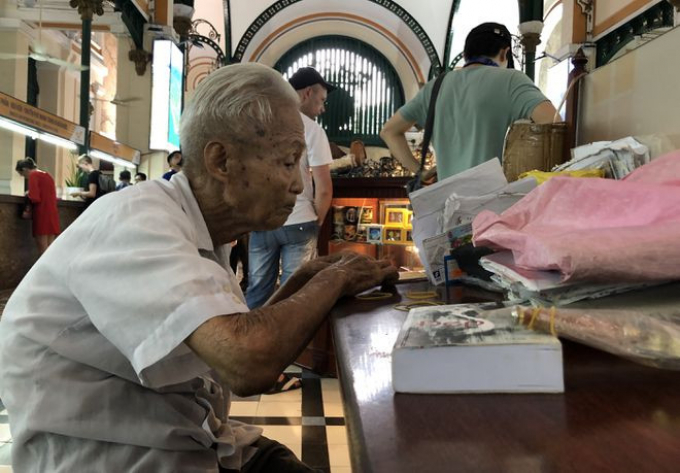 Người Sài Gòn chung tình: 70 năm gắn với bưu điện, cụ ông U90 cuối cùng cũng nghỉ hưu rồi!