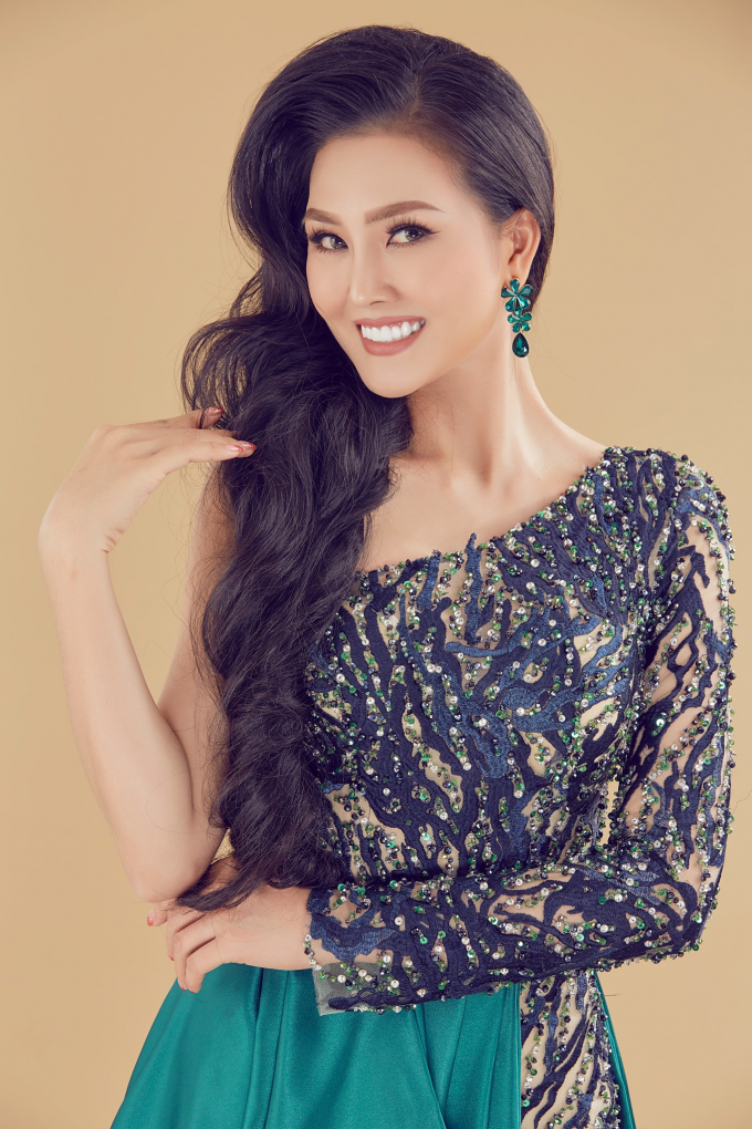 Sau 8 năm, Hoa hậu Kim Thoa xuất hiện trên sân khấu Vầng trăng cổ nhạc với vai trò mới
