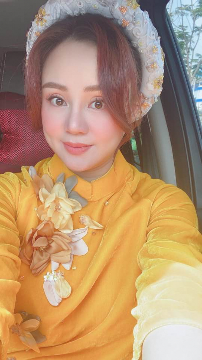 Vy Oanh đăng ảnh selfie và bộ ảnh gợi cảm ở tháng thứ 8 thai kỳ
