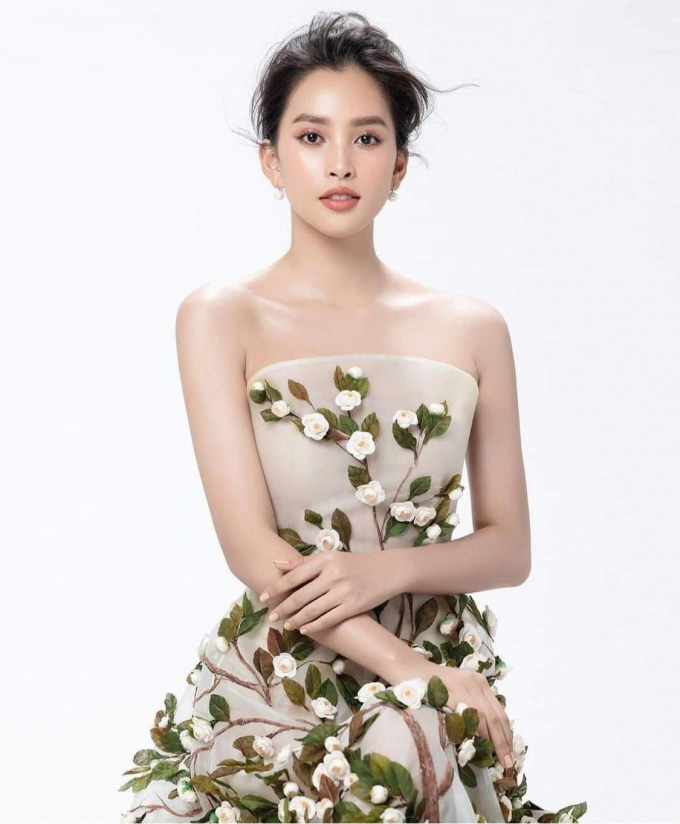 Vừa làm giám khảo Miss World Vietnam 2021, Hoa hậu Tiểu Vy khoe nhan sắc thăng hạng như một thiên thần